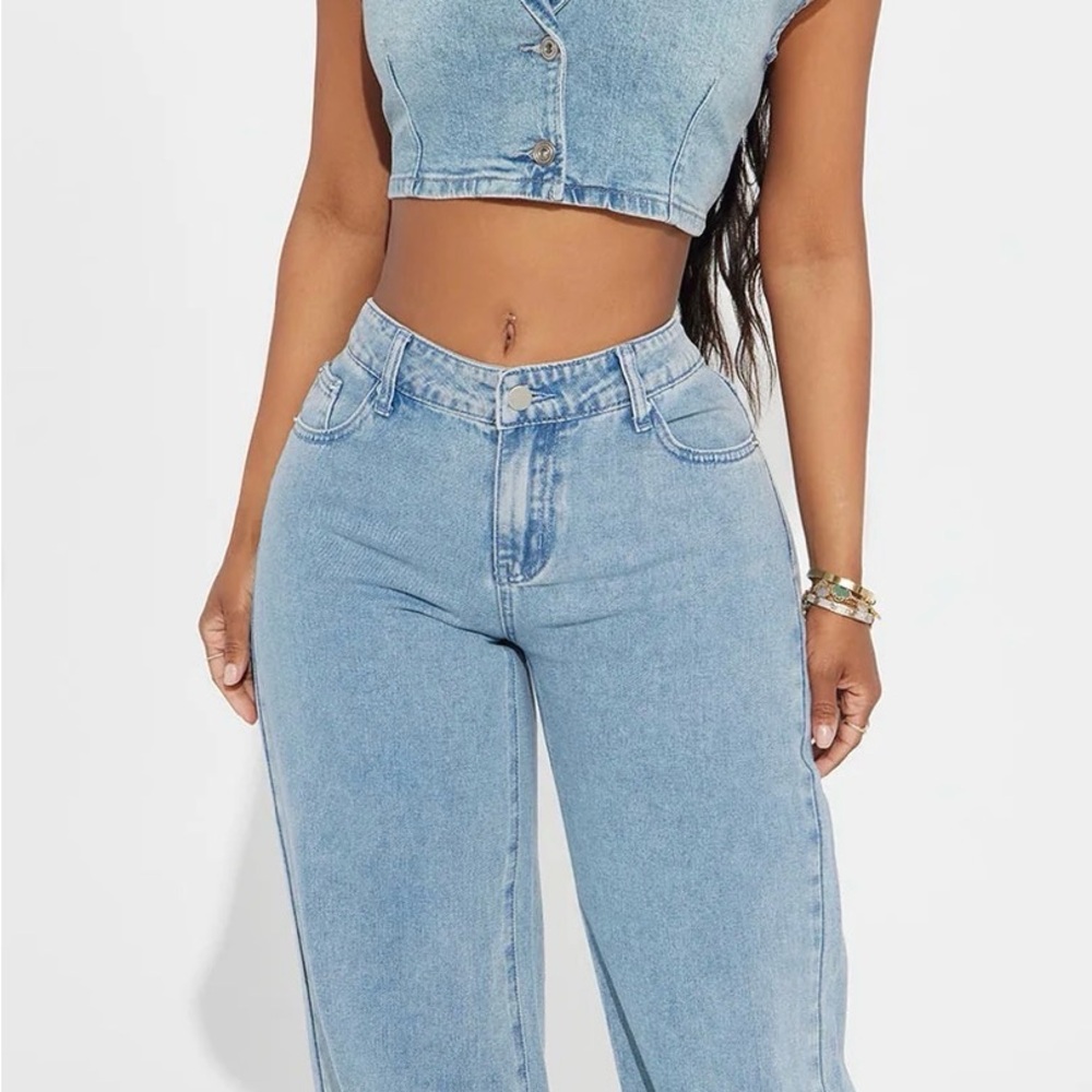 Stylish Blue Jeans with Pink Bow Detail - Picture 3 of 10